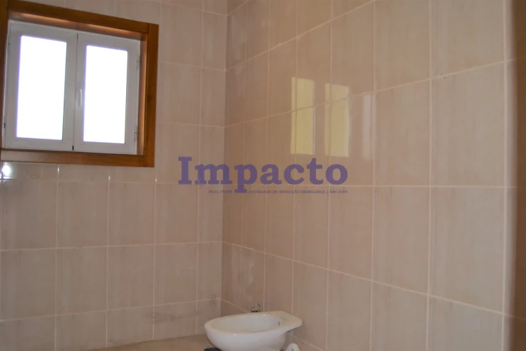 Moradia T6 para Venda em Fajões Foto 38