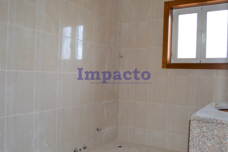 Moradia T6 para Venda em Fajões Foto 42