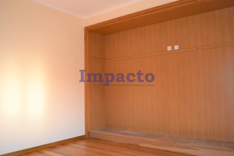 Moradia T6 para Venda em Fajões Foto 32