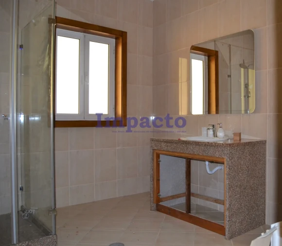 Moradia T6 para Venda em Fajões Foto 22