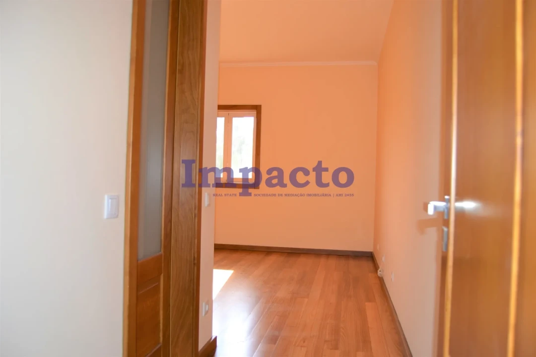 Moradia T6 para Venda em Fajões Foto 30