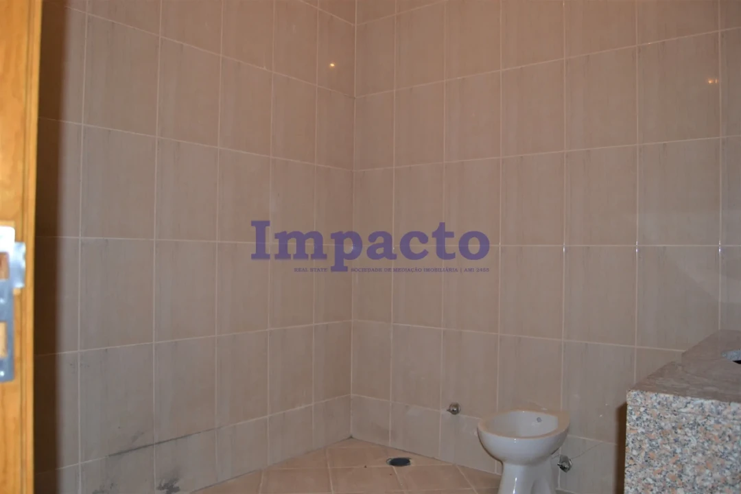 Moradia T6 para Venda em Fajões Foto 29