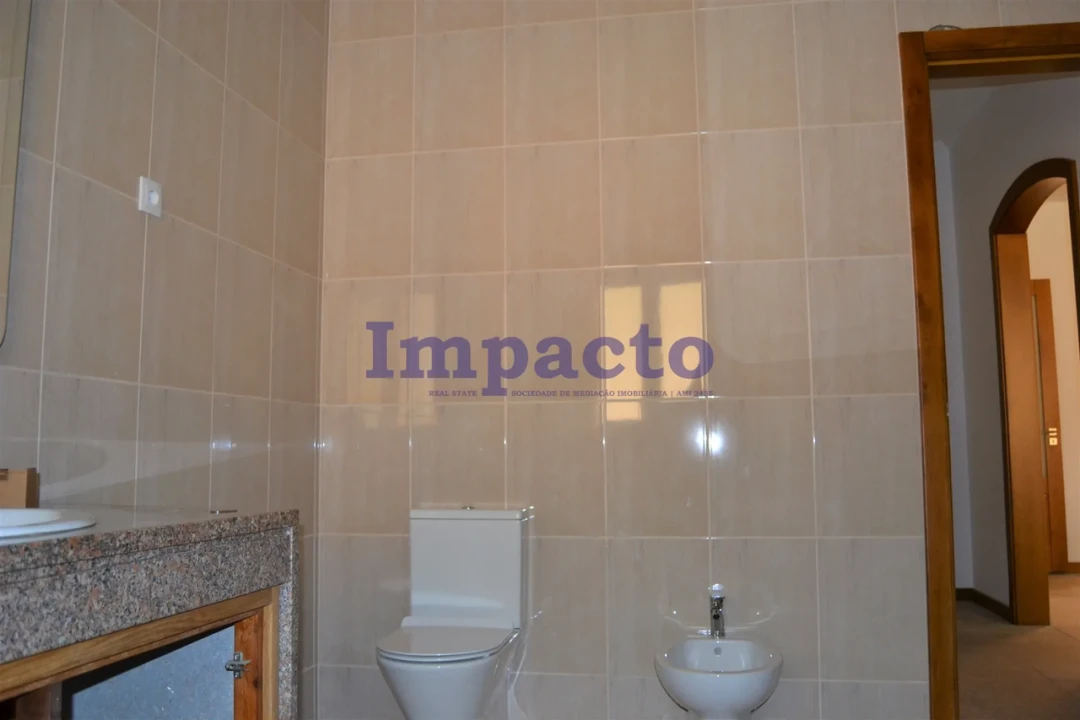 Moradia T6 para Venda em Fajões Foto 24