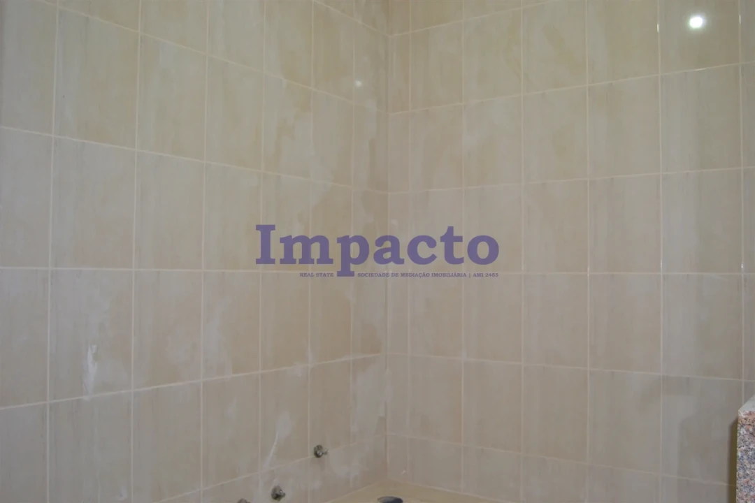 Moradia T6 para Venda em Fajões Foto 45