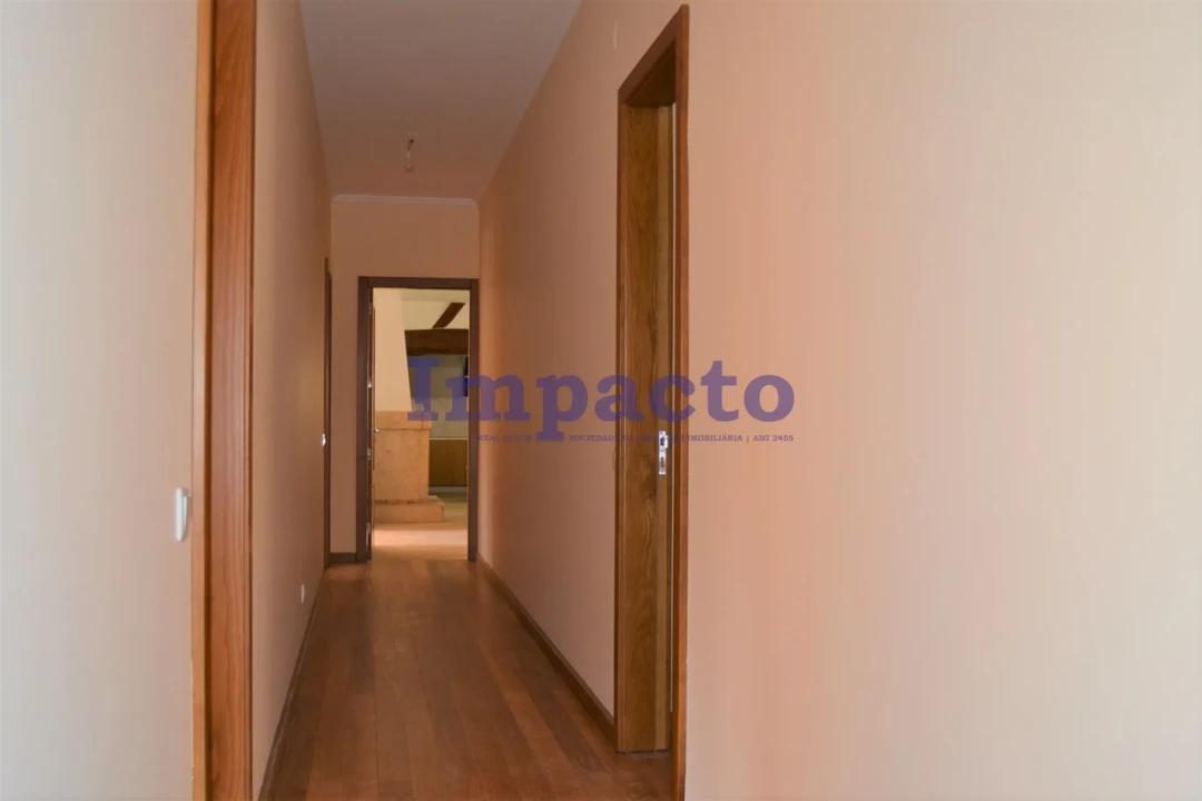 Moradia T6 para Venda em Fajões Foto 47