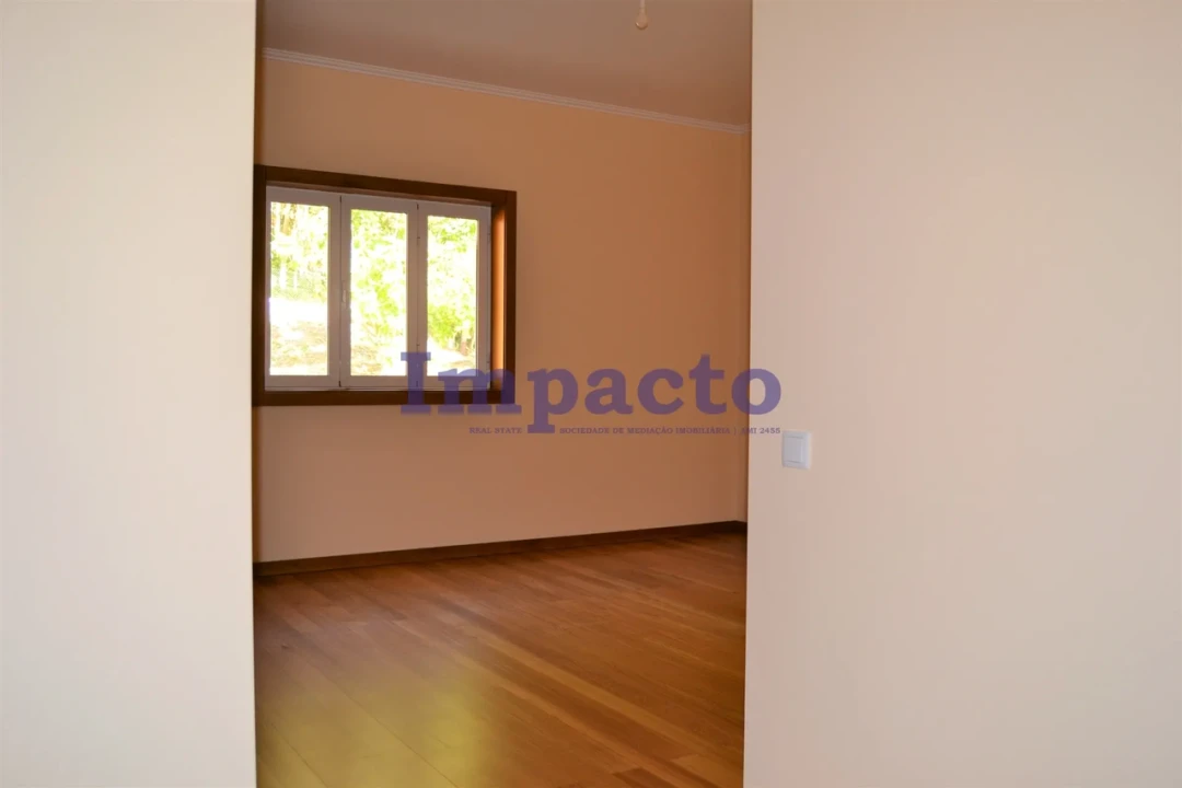 Moradia T6 para Venda em Fajões Foto 39