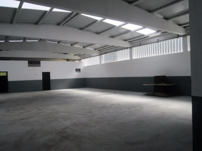 Armazém para Arrendamento em Vila de Cucujães Foto 3