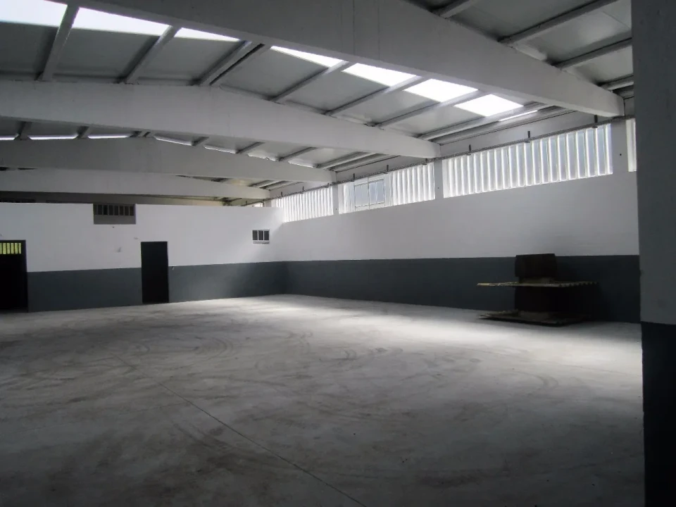 Armazém para Arrendamento em Vila de Cucujães Foto 3