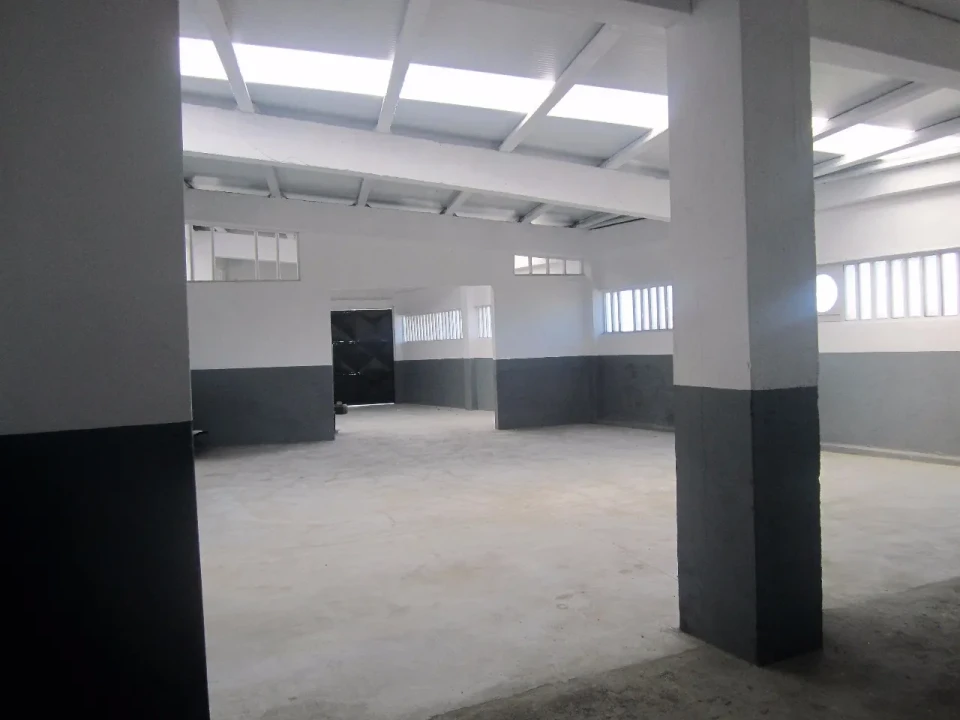 Armazém para Arrendamento em Vila de Cucujães Foto 6