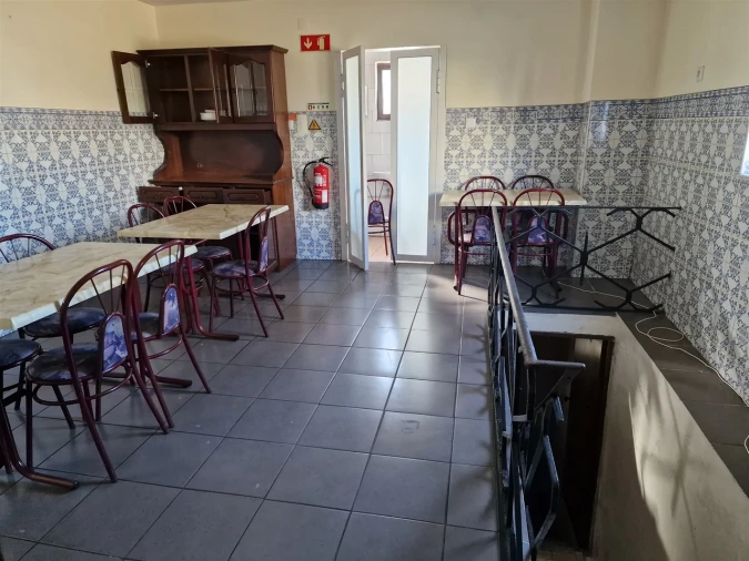 Loja para Arrendamento em Carregosa Foto 2