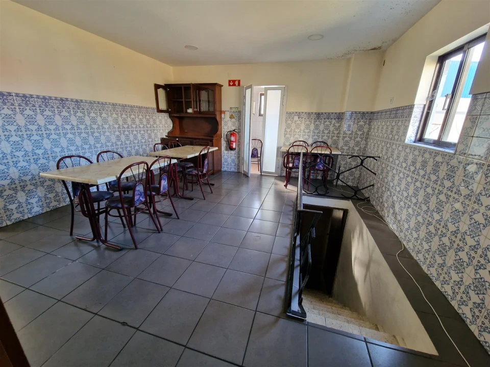 Loja para Arrendamento em Carregosa Foto 1