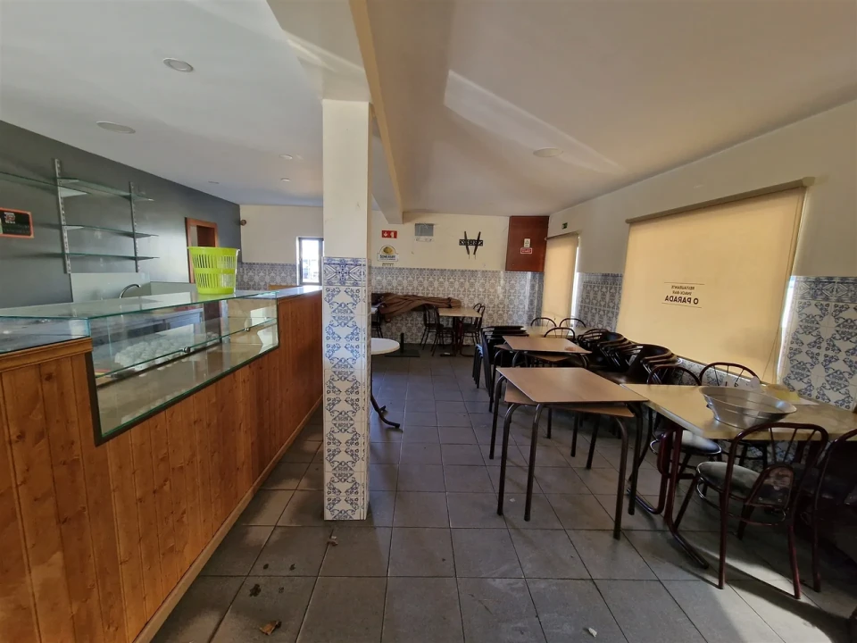 Loja para Arrendamento em Carregosa Foto 5