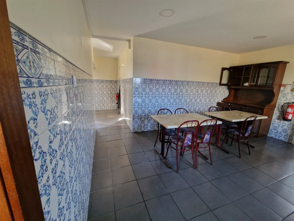 Loja para Arrendamento em Carregosa Foto 3