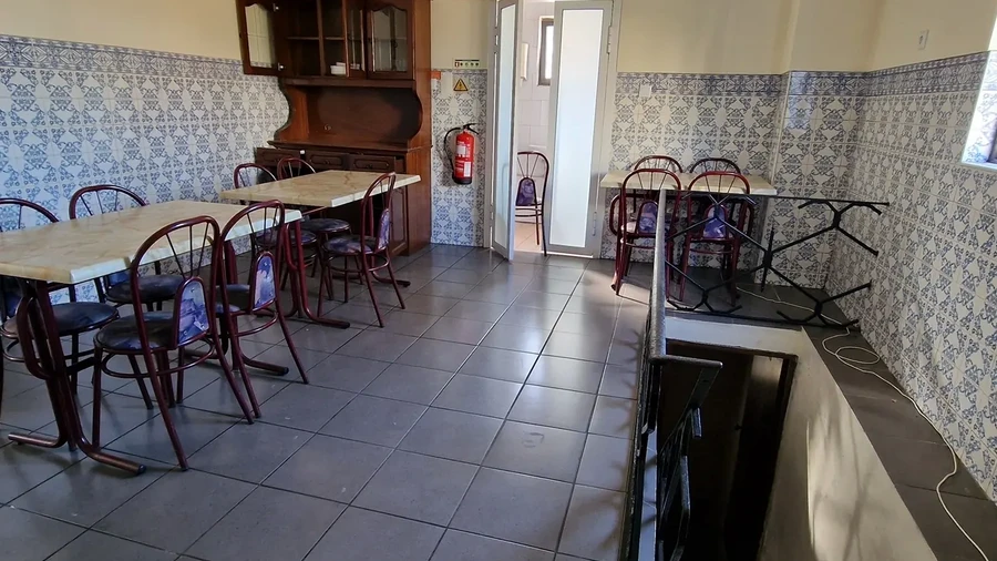 Loja para Arrendamento em Carregosa
