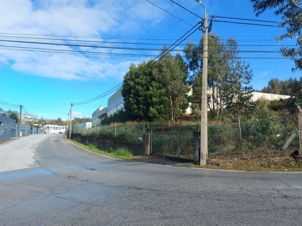 Terreno para Venda em Fânzeres e São Pedro da Cova Foto 1
