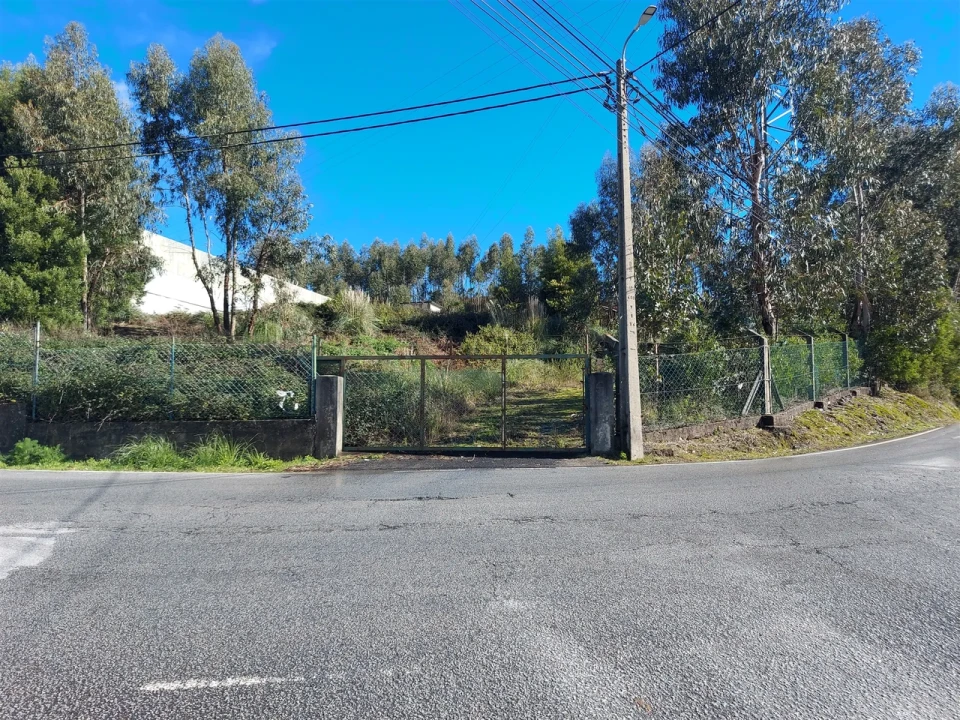 Terreno para Venda em Fânzeres e São Pedro da Cova Foto 2