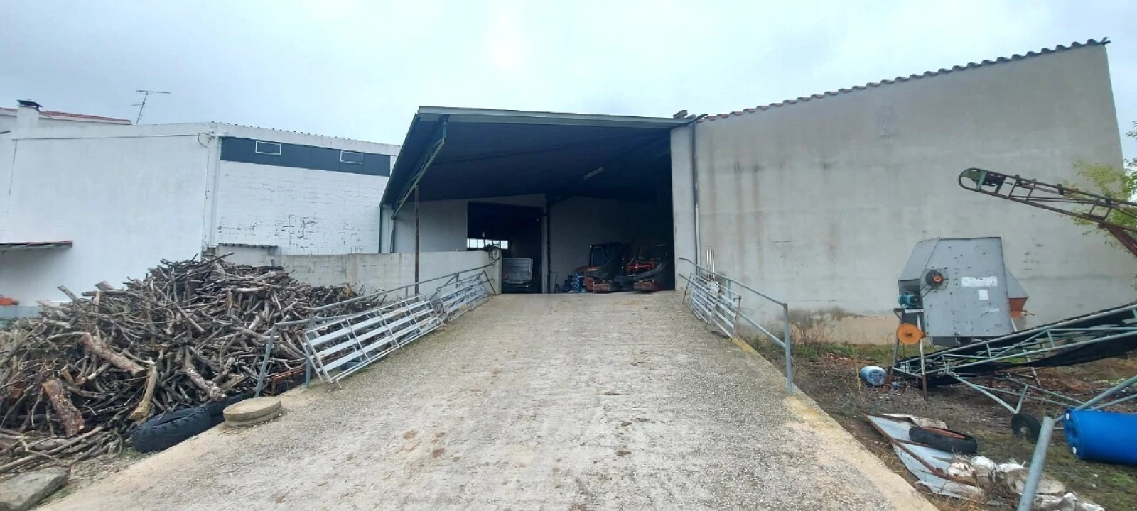 Armazém para Venda em Ladoeiro Foto 11