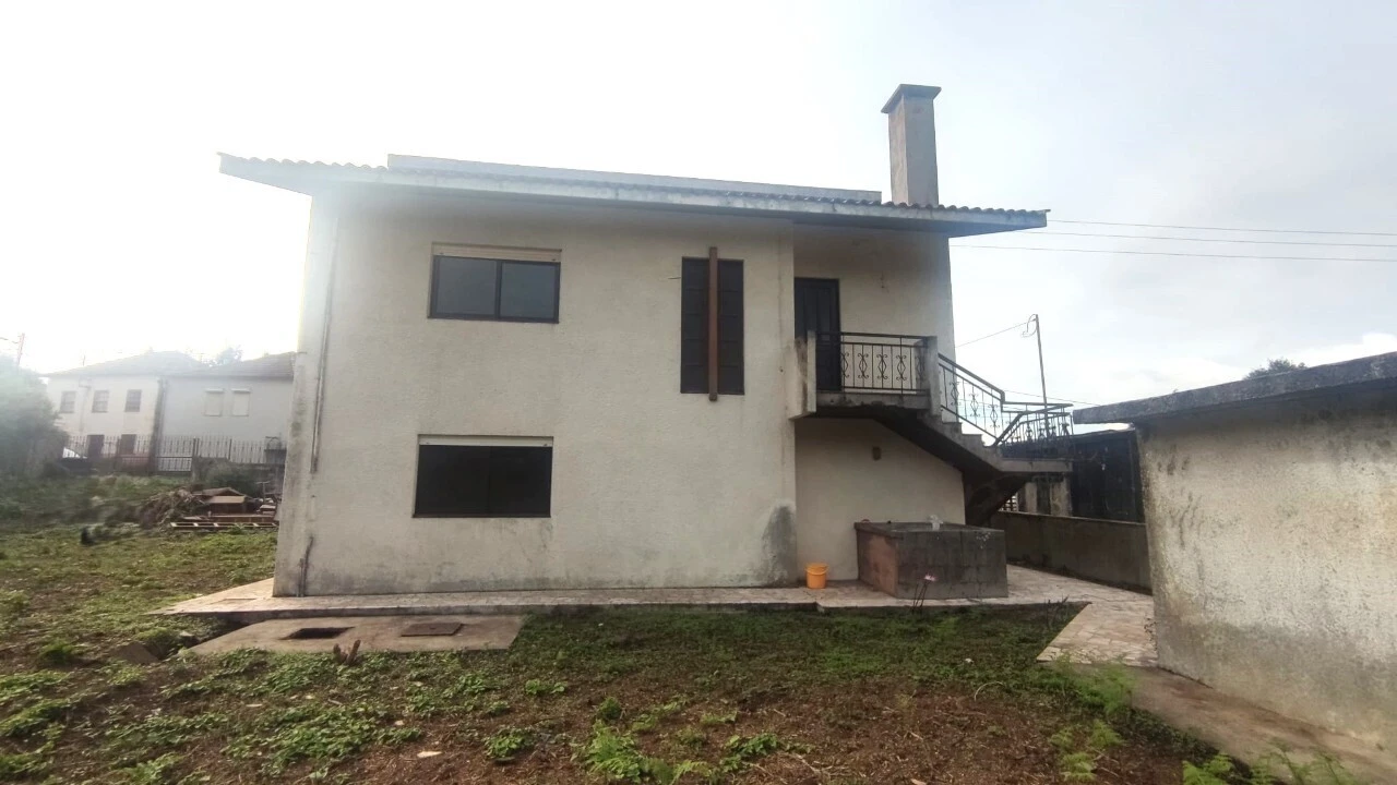 Moradia T4 para Venda em Santa Maria de Lamas Foto 3