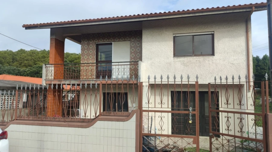 Moradia T4 para Venda em Santa Maria de Lamas Foto 1