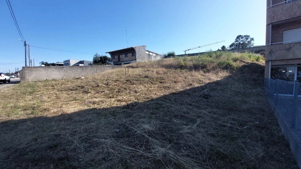 Terreno para Venda em Escapães Foto 3