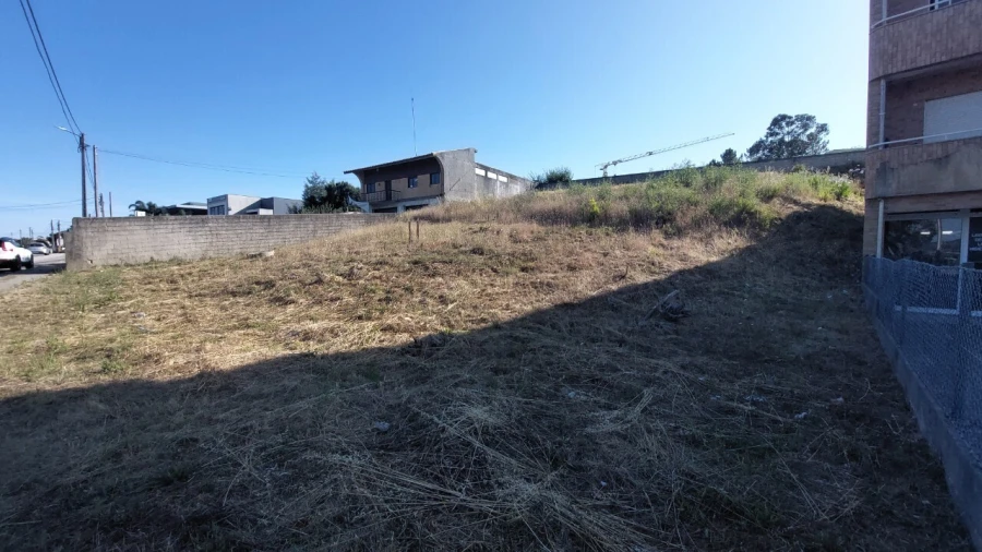 Terreno para Venda em Escapães Foto 3