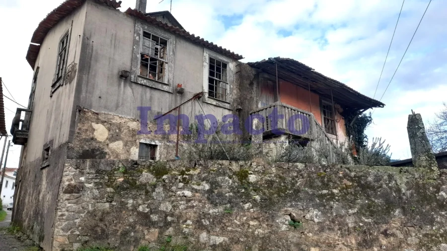 Moradia T3 para Venda em Milheiros de Poiares Foto 5