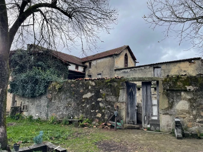 Moradia T3 para Venda em Milheiros de Poiares Foto 1