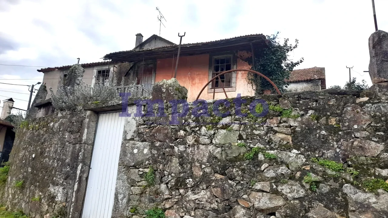 Moradia T3 para Venda em Milheiros de Poiares Foto 6