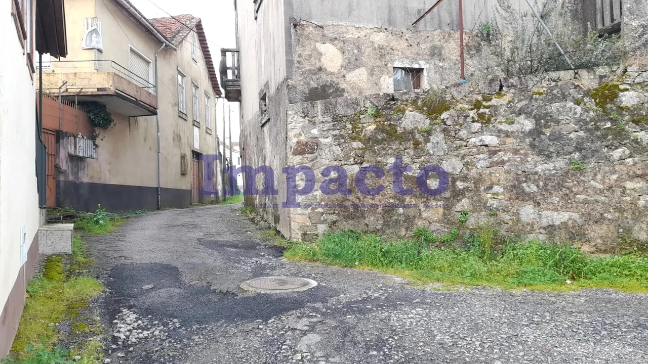 Moradia T3 para Venda em Milheiros de Poiares Foto 10