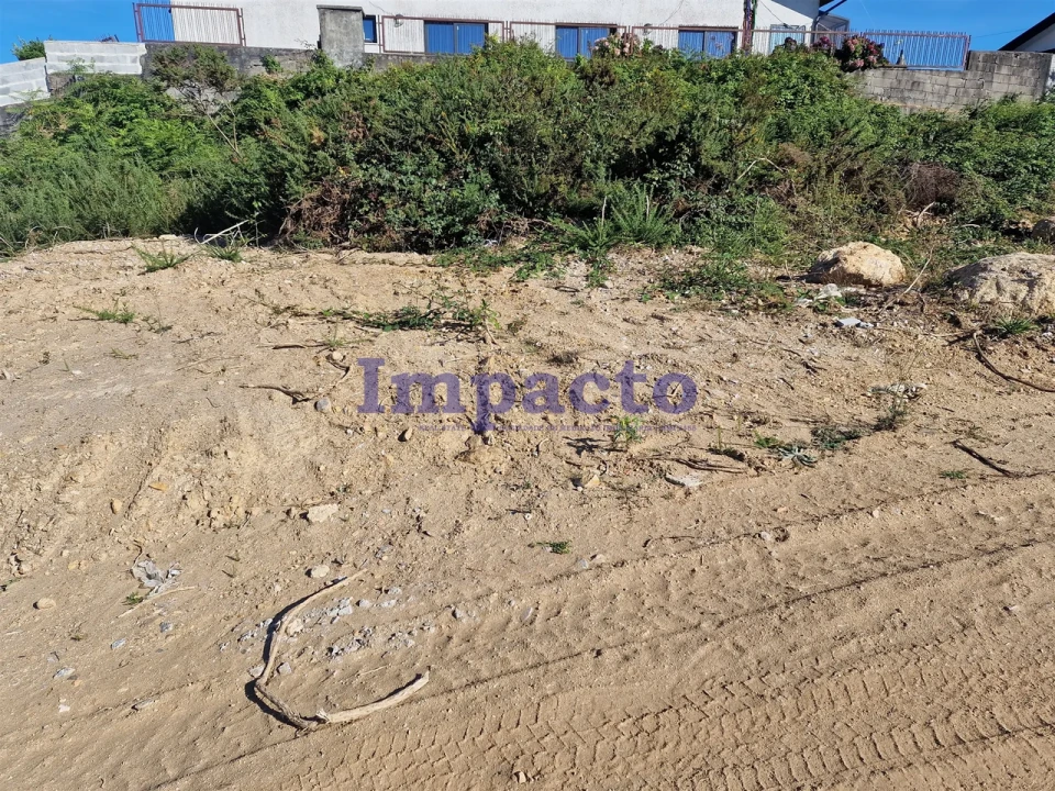 Terreno para Venda em Escapães Foto 4