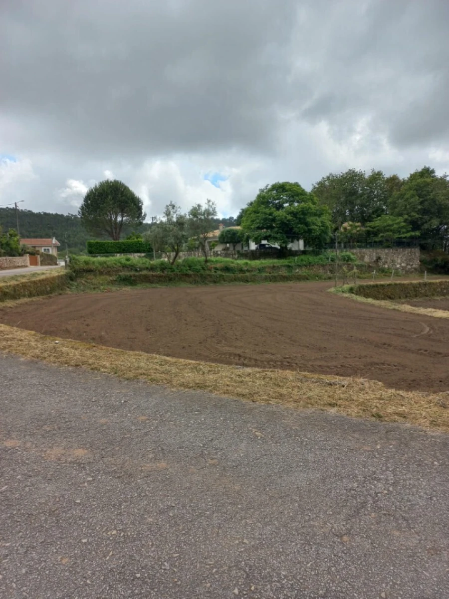 Terreno para Venda em Escariz Foto 3