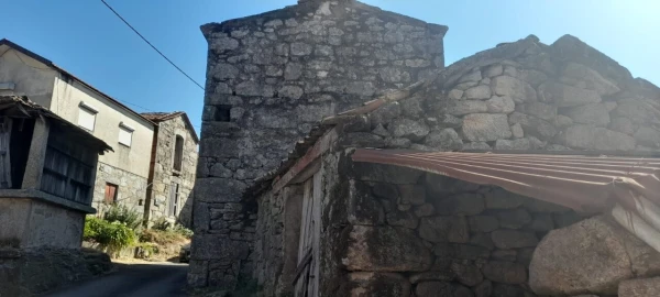 Moradia T0 para Venda em Couto de Esteves