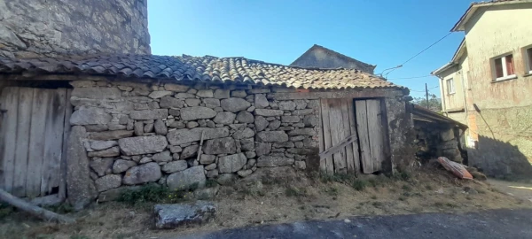 Moradia T0 para Venda em Couto de Esteves