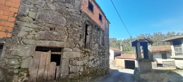 Moradia T0 para Venda em Couto de Esteves
