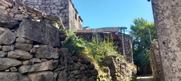 Moradia T0 para Venda em Couto de Esteves