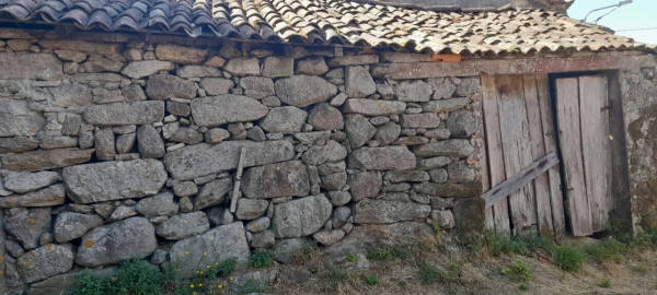 Moradia T0 para Venda em Couto de Esteves