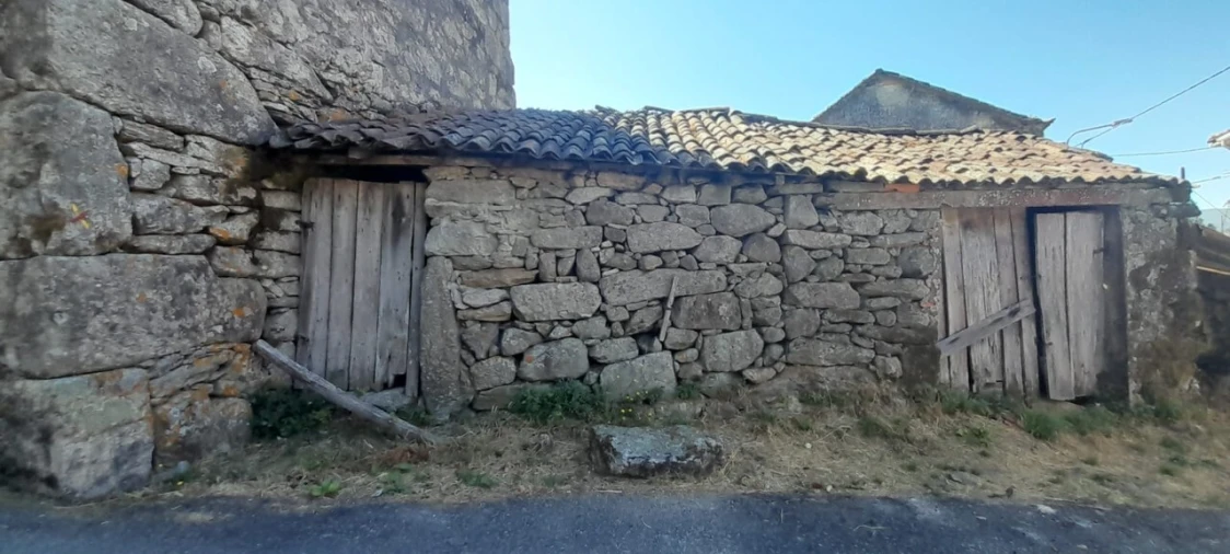 Moradia T0 para Venda em Couto de Esteves Foto 2