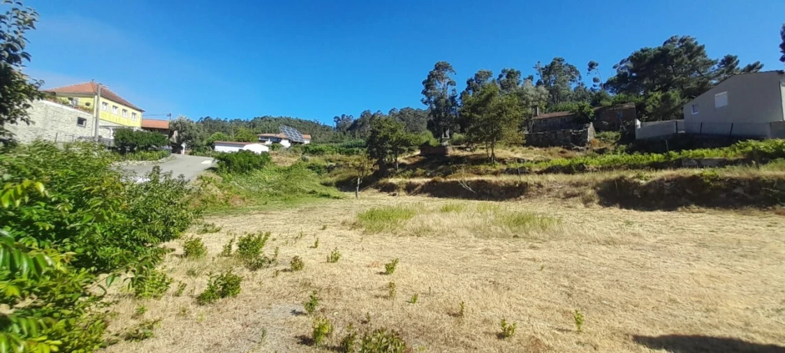Terreno para Venda em Couto de Esteves Foto 2