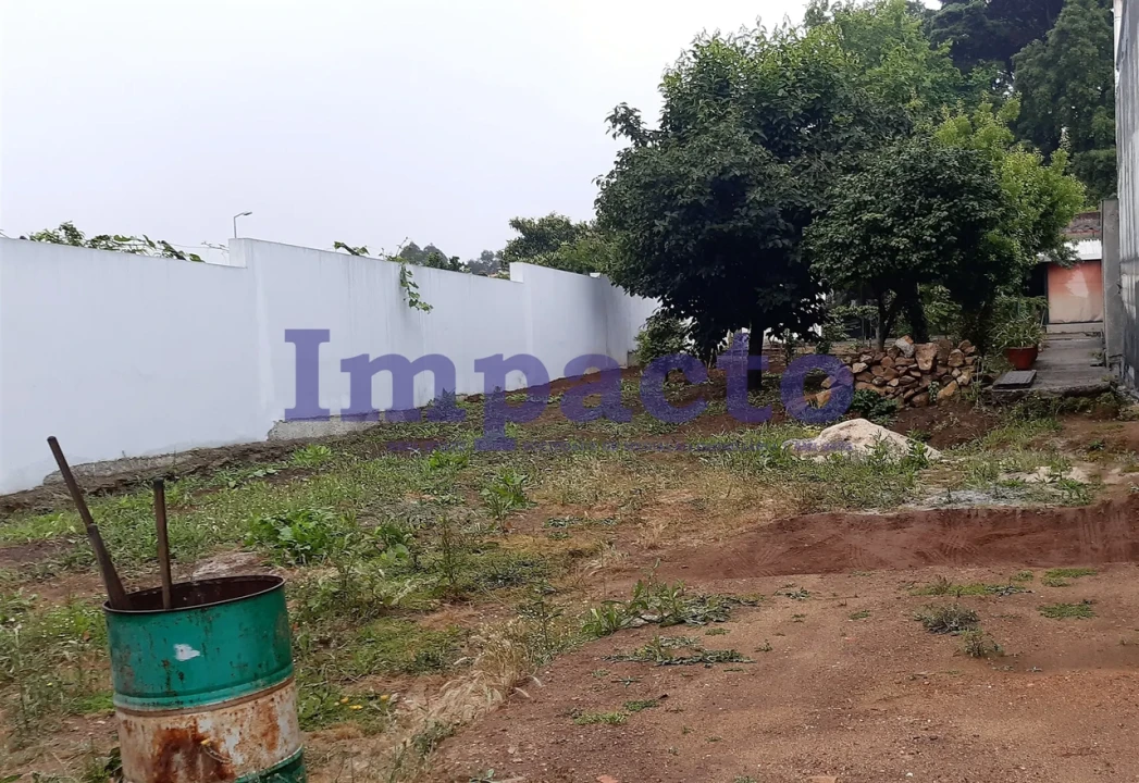 Terreno para Venda em São João da Madeira Foto 1