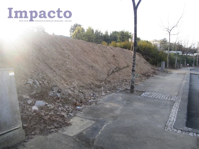 Terreno para Venda em São João da Madeira Foto 2