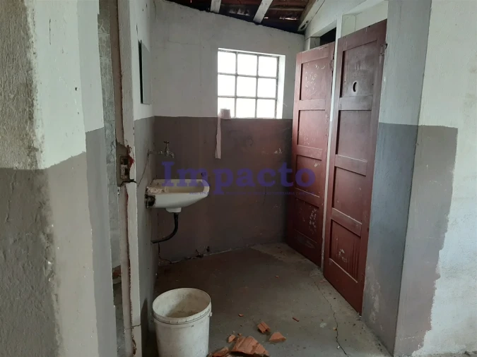 Armazém para Venda em São João da Madeira Foto 12