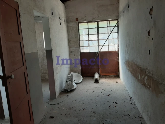 Armazém para Venda em São João da Madeira Foto 13