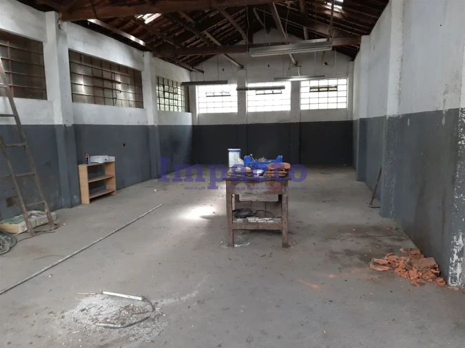 Armazém para Venda em São João da Madeira Foto 6