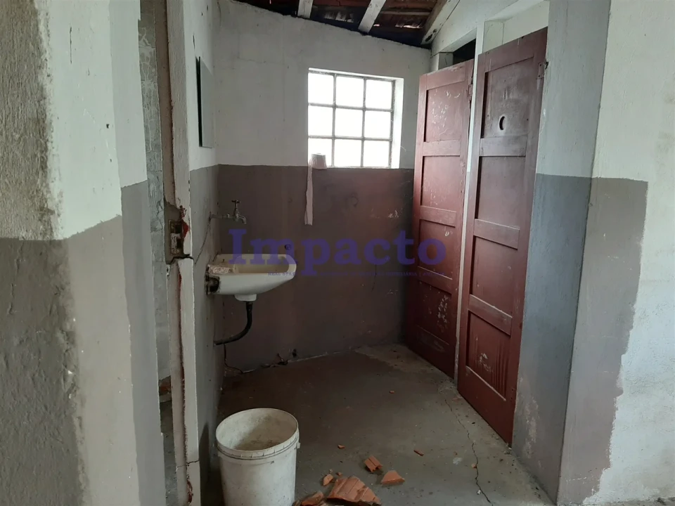 Armazém para Venda em São João da Madeira Foto 12