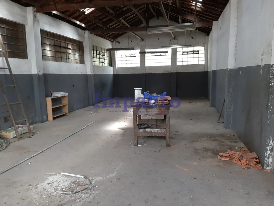 Armazém para Venda em São João da Madeira Foto 6