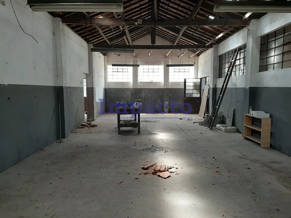 Armazém para Venda em São João da Madeira Foto 7