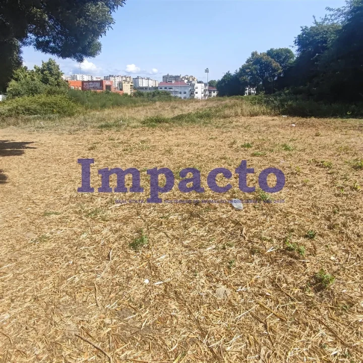 Terreno para Venda em São João da Madeira Foto 1