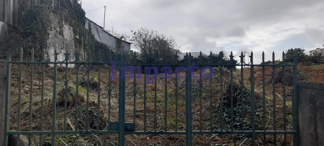 Terreno para Venda em São João da Madeira Foto 1