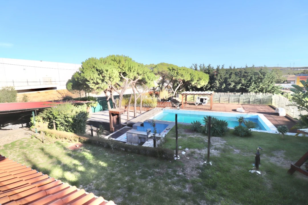 Moradia T0 para Venda em Rio de Mouro Foto 13