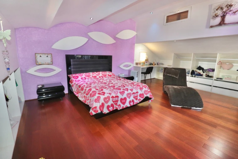 Moradia T0 para Venda em Rio de Mouro Foto 7